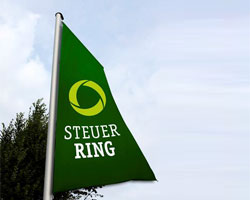 Fahne mit Steuerring Logo