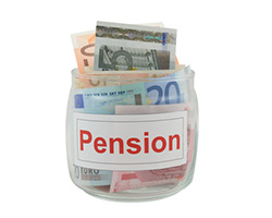 Glas mit Geld und Aufschrift Pension